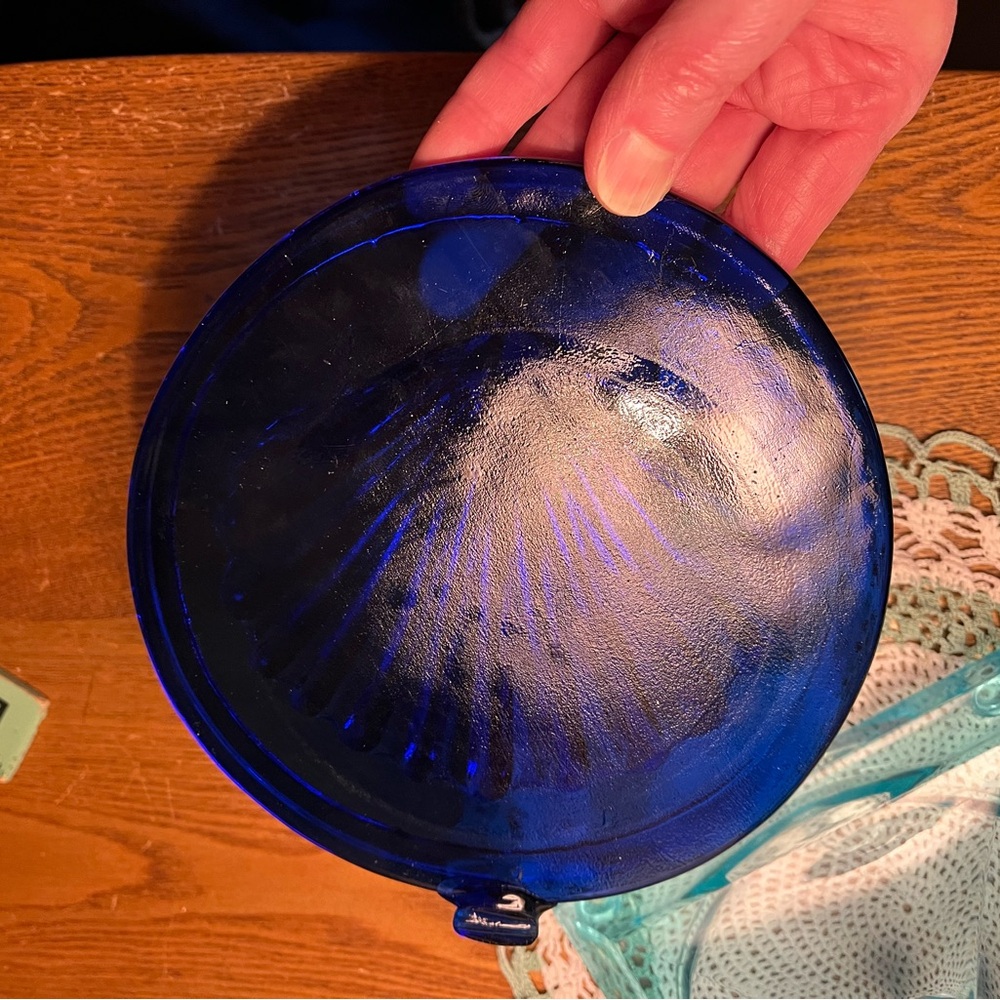 LAST CHANCE = DONATING! Cobalt Blue Glass scallop Shell suncatcher 6” - Picture 5 of 6